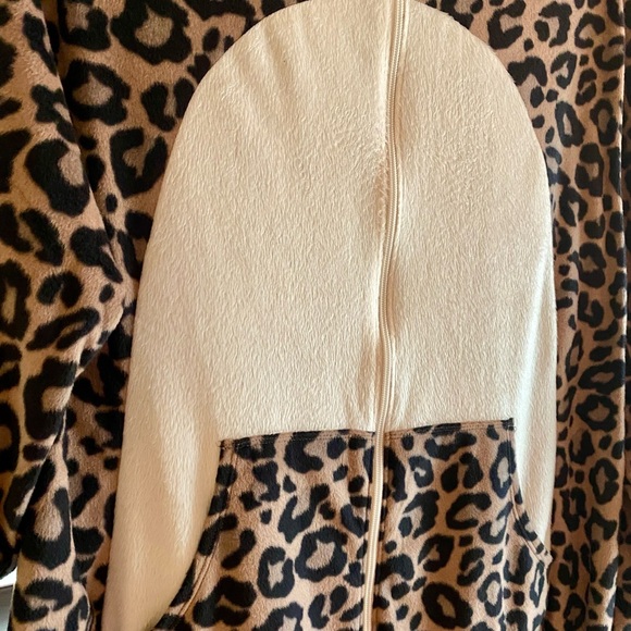Torrid Leopard Print Onesie Pajamas Size 1/2X NWT! - Picture 5 of 12
